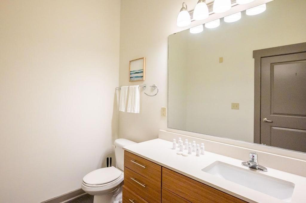 Apartment Urban Living 1br In Uptown Area With Pool *