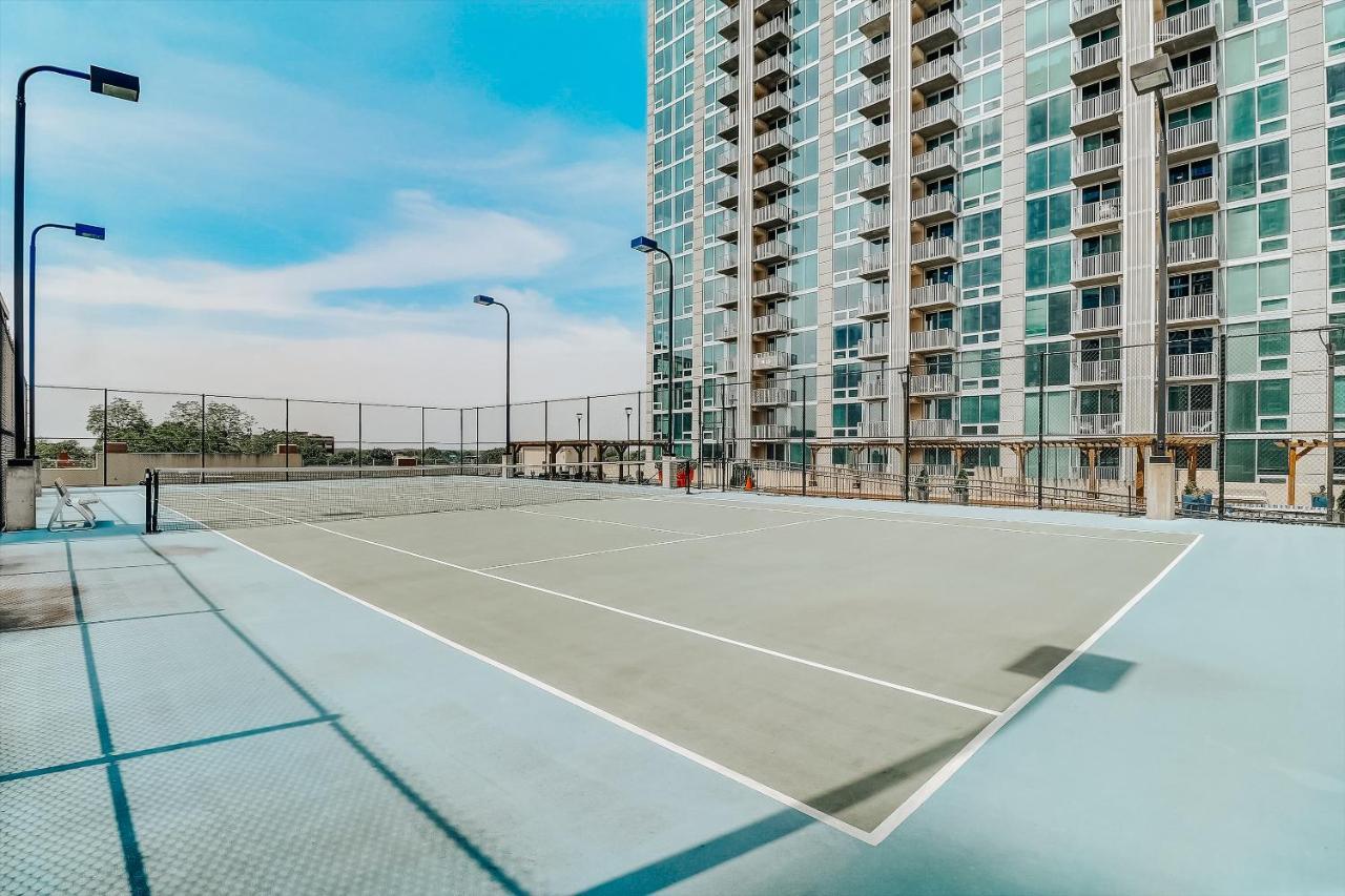 Apartment Frontdesk Uptown Apts With Views