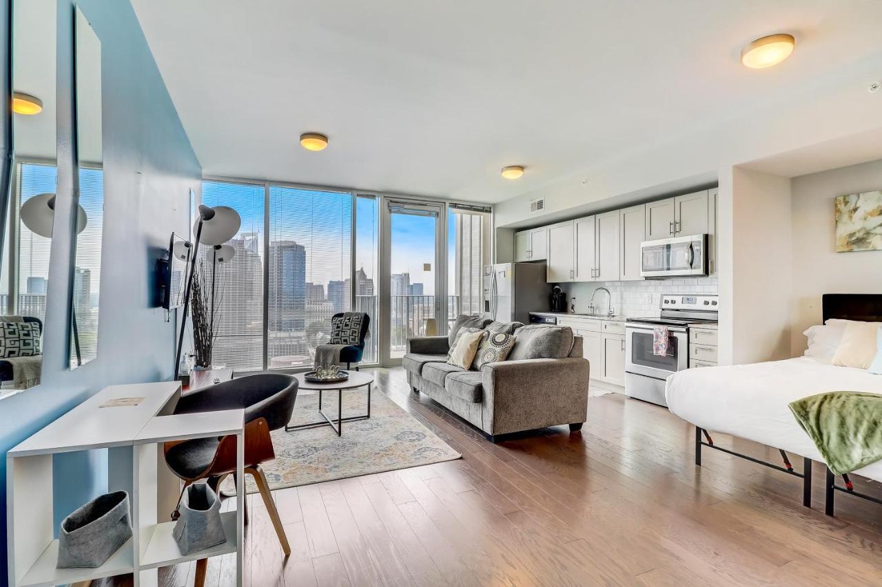 Frontdesk Uptown Apts With Views