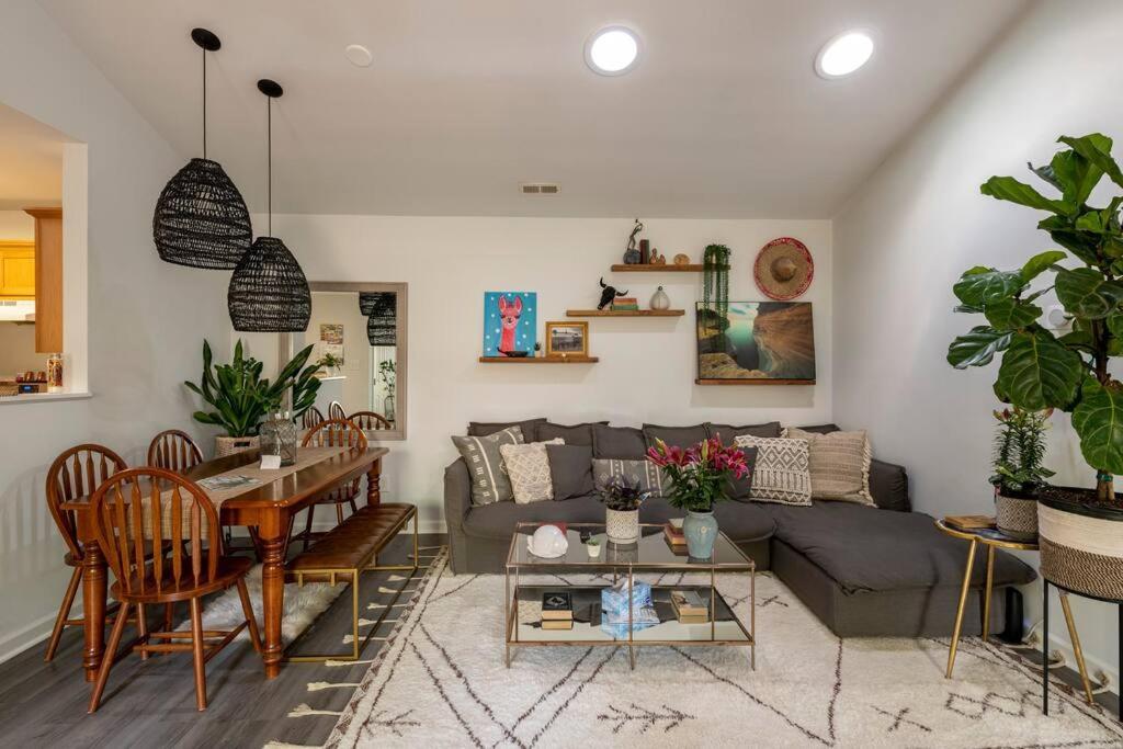 Rare Downtown Matthews Walk 2 Shops Restauraunts Hike Clt 2 Bedroom Not 3br * Charlotte