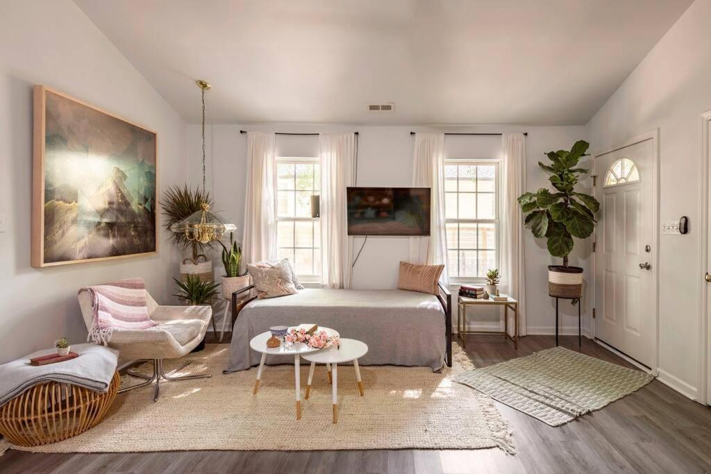 Rare Downtown Matthews Walk 2 Shops Restauraunts Hike Clt 2 Bedroom Not 3br *