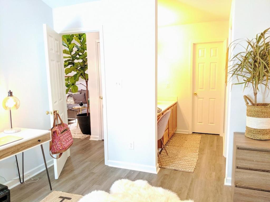 Holiday home Rare Downtown Matthews Walk 2 Shops Restauraunts Hike Clt 2 Bedroom Not 3br *