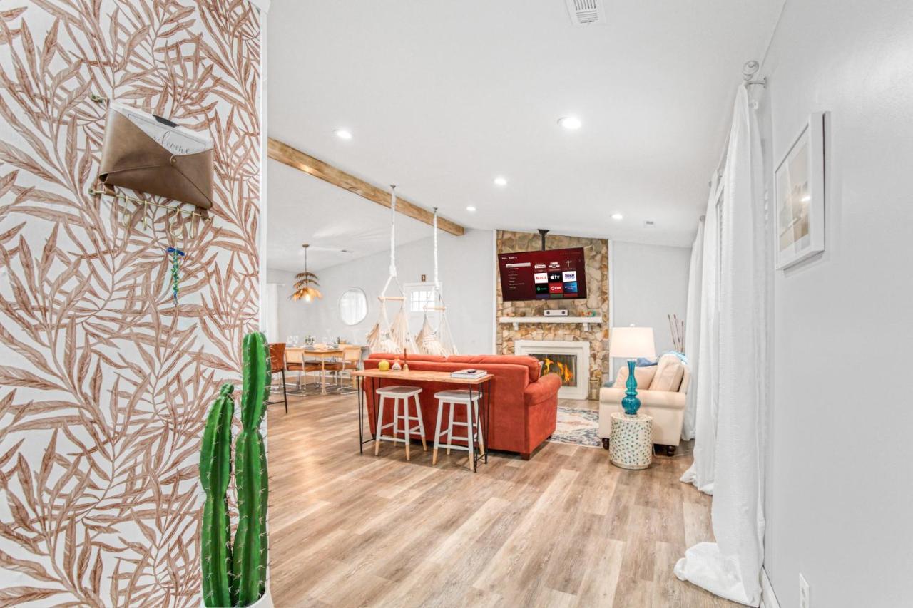 Vibrant South Clt Oasis, 3brs, Patio, Fire Pit Holiday home *