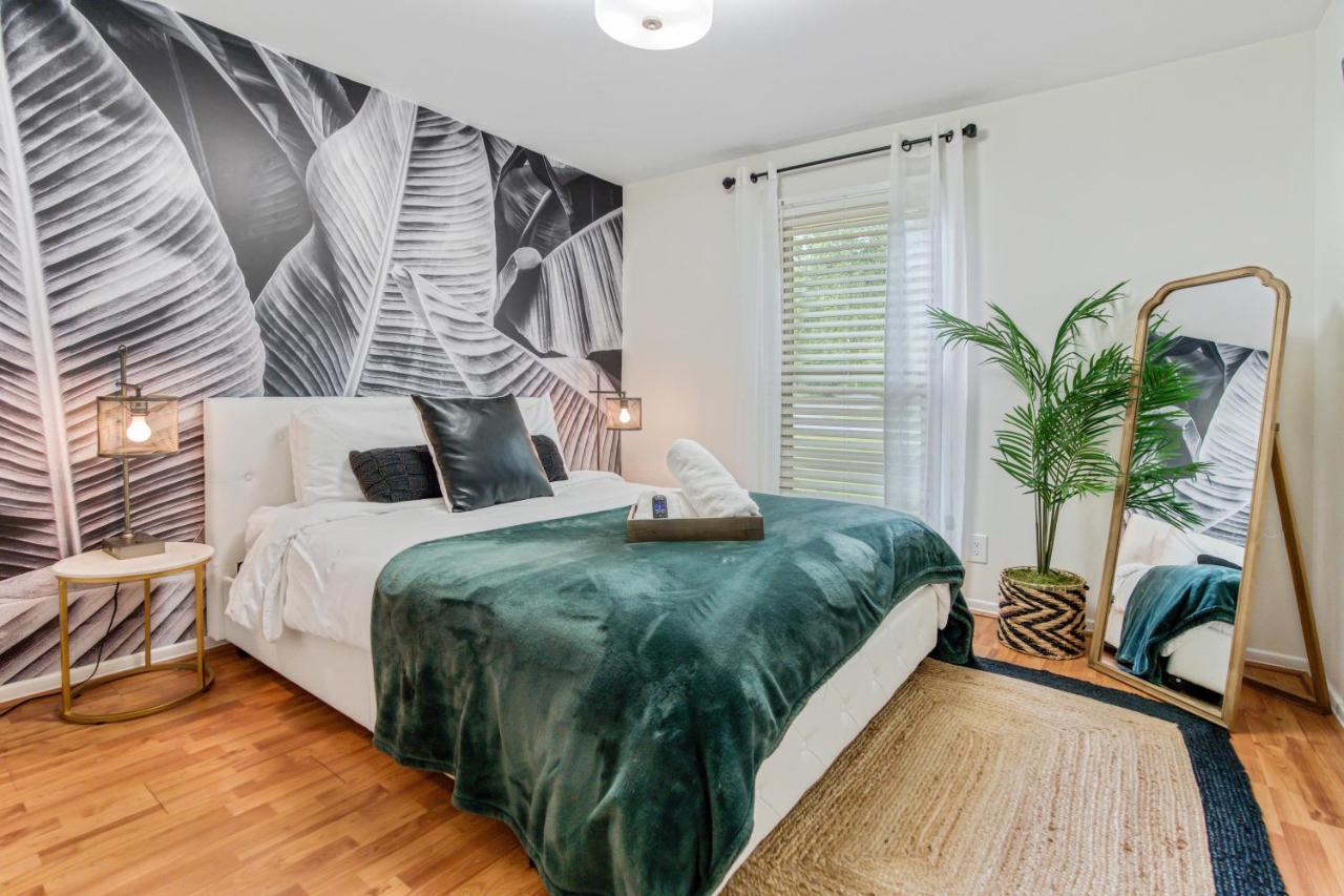 Vibrant South Clt Oasis, 3brs, Patio, Fire Pit * Charlotte
