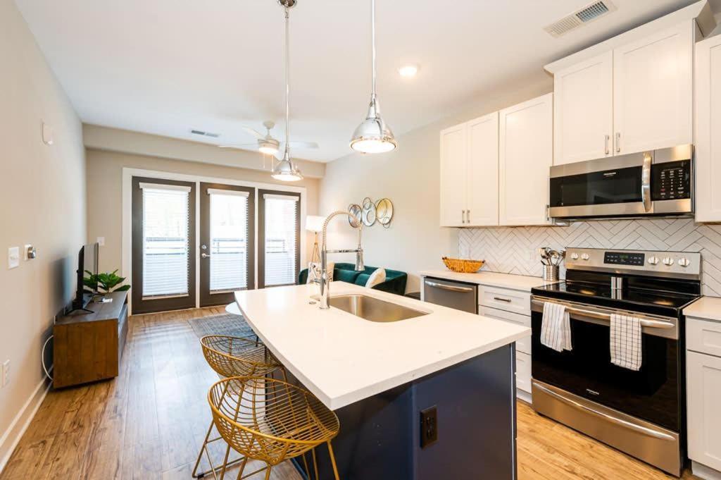 Vibrant And Spacious 1br W Pool Parking And Gym * Charlotte
