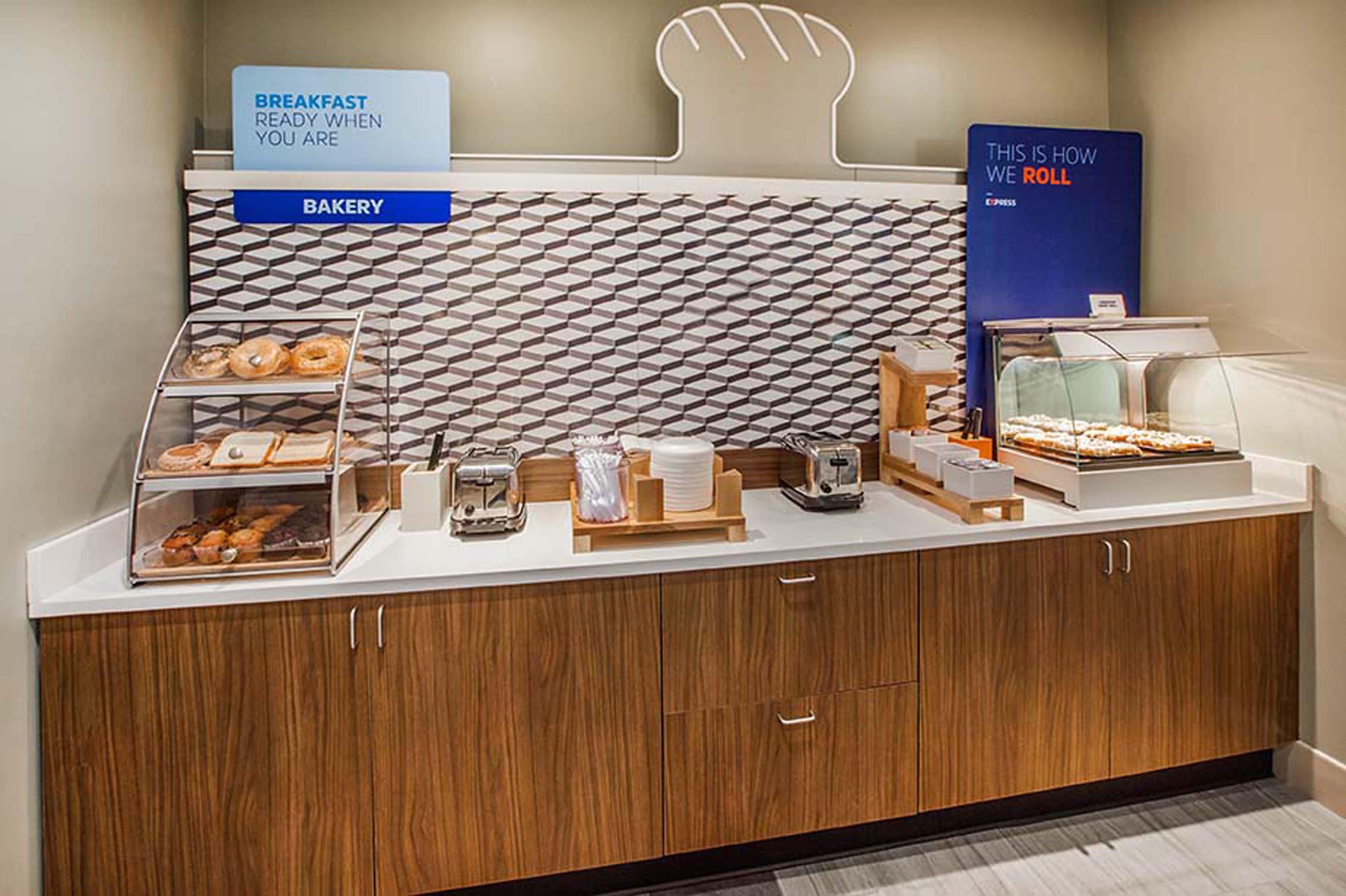 Express Arrowood By Ihg 2* Charlotte