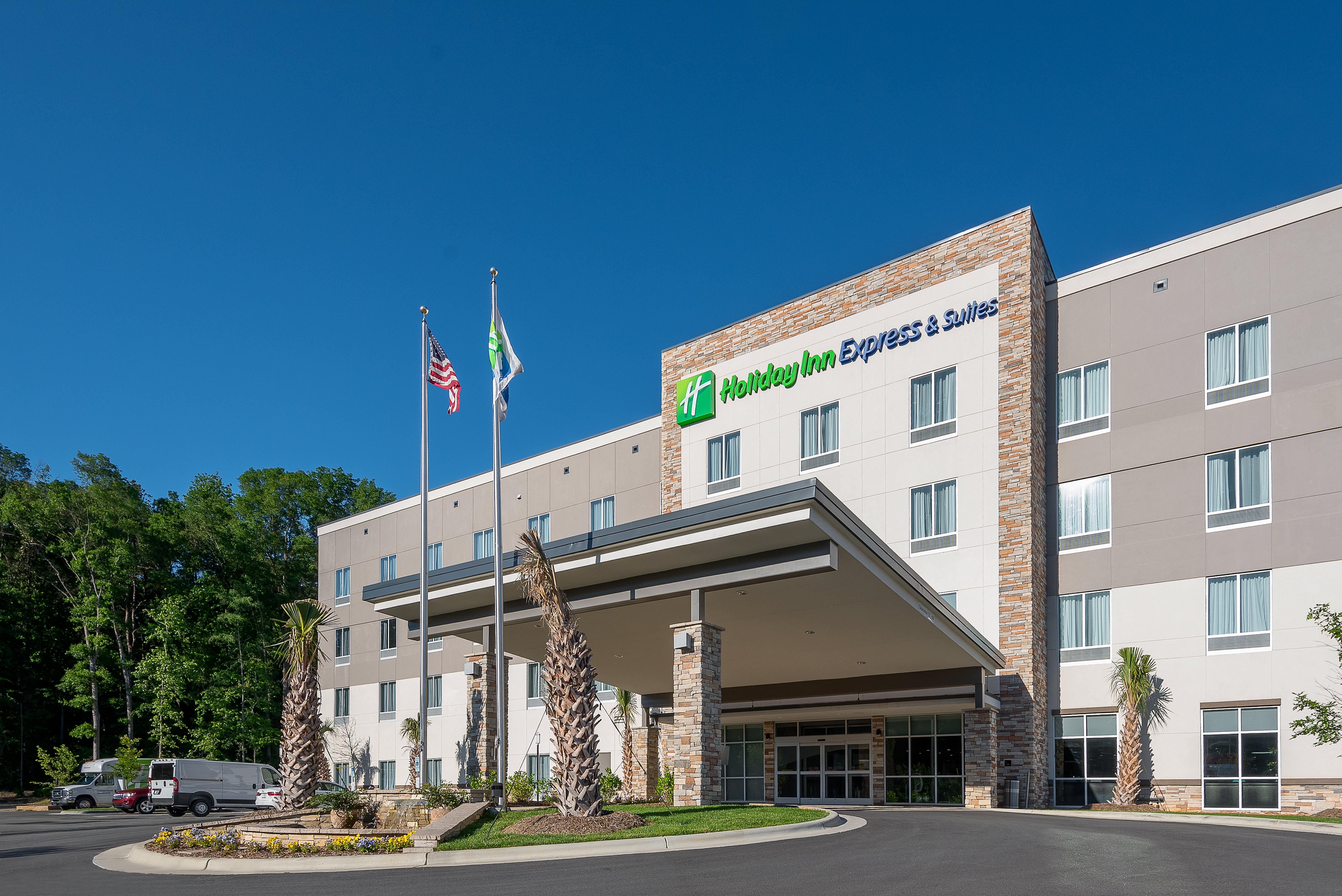 Express & - Airport By Ihg Hotel