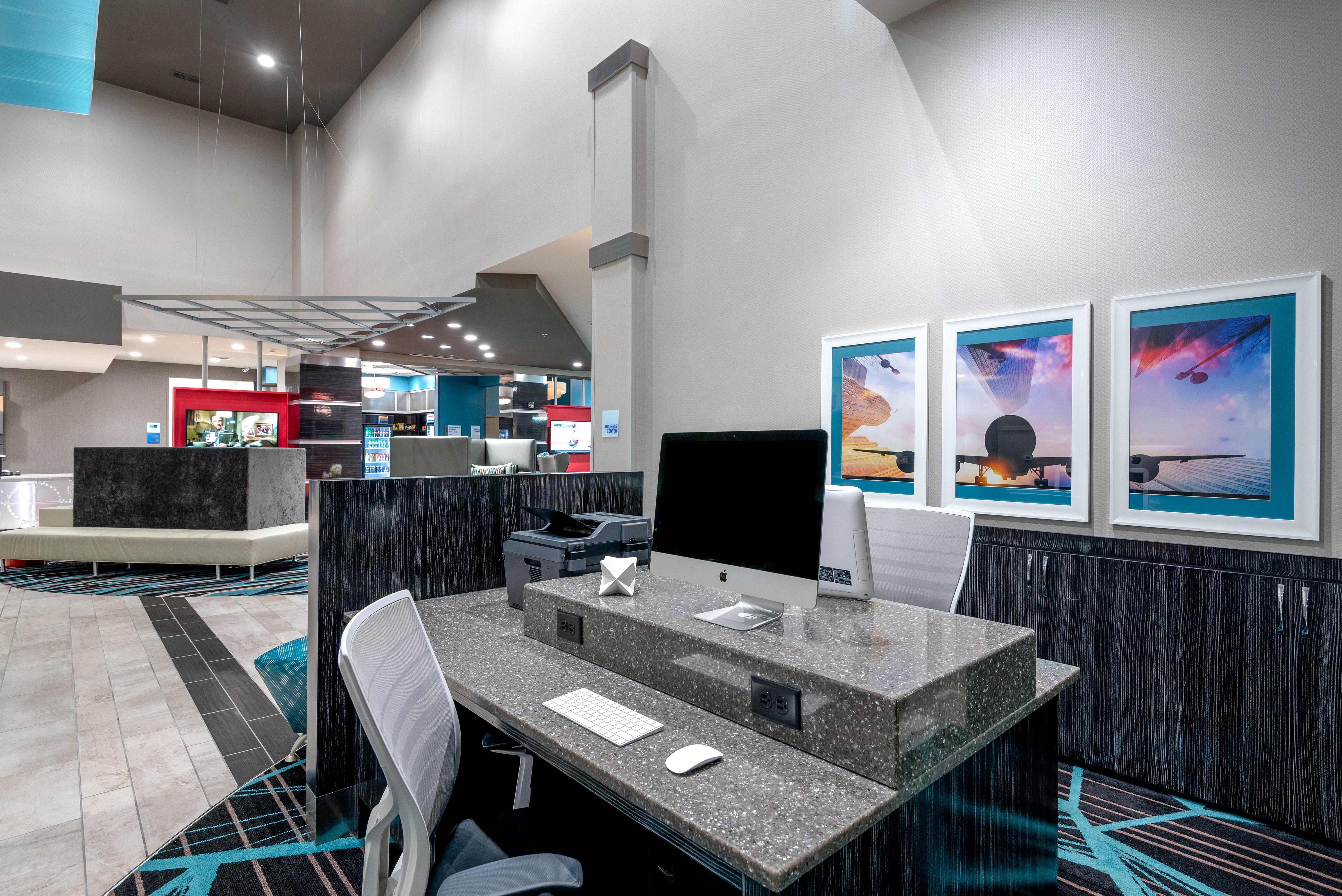 Hotel Express & - Airport By Ihg