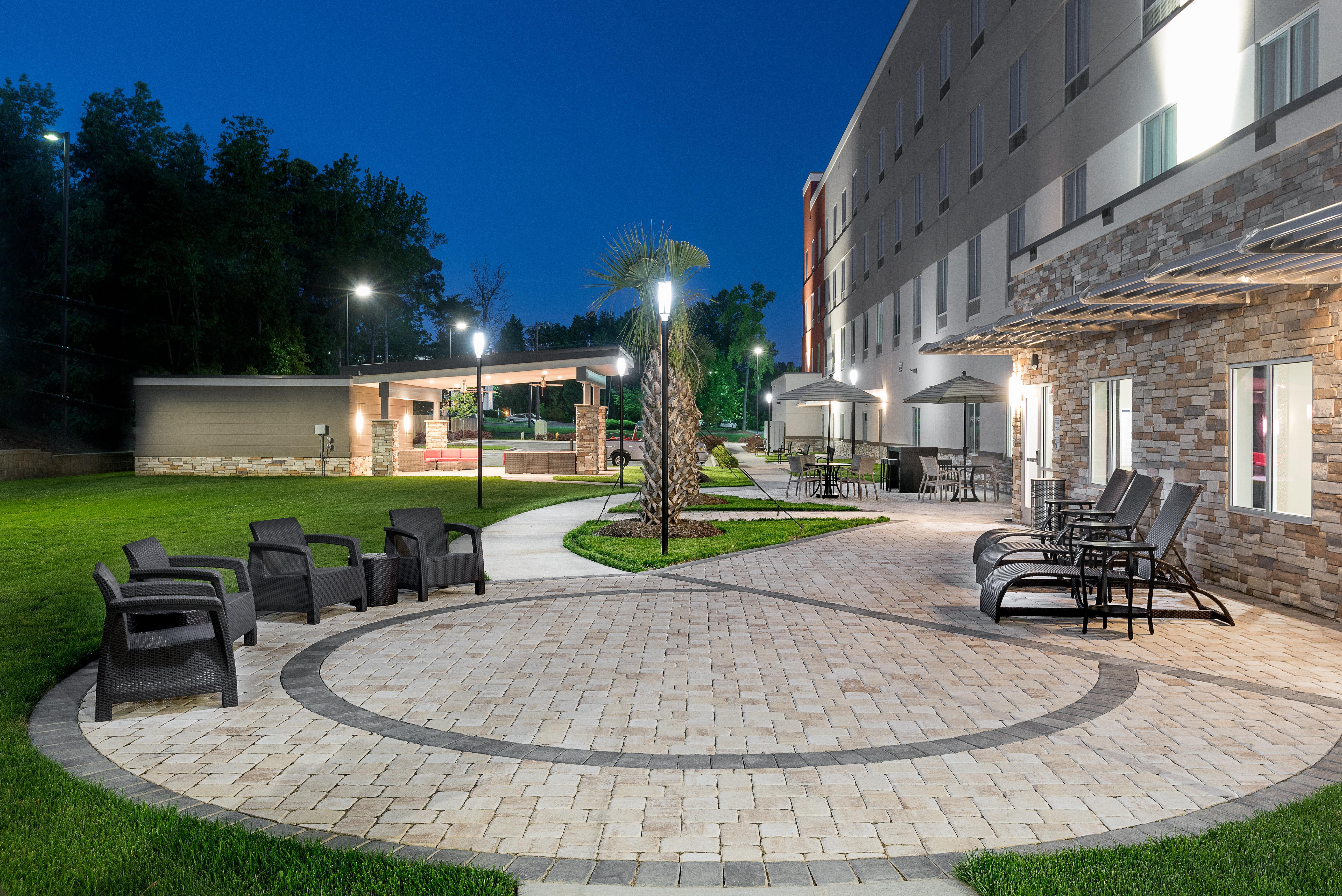 Hotel Express & - Airport By Ihg 3*