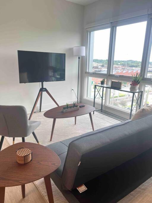 Apartment Apartment, Queen Bed, Wifi, Kitchen, Washer & Dryer In Charlotte