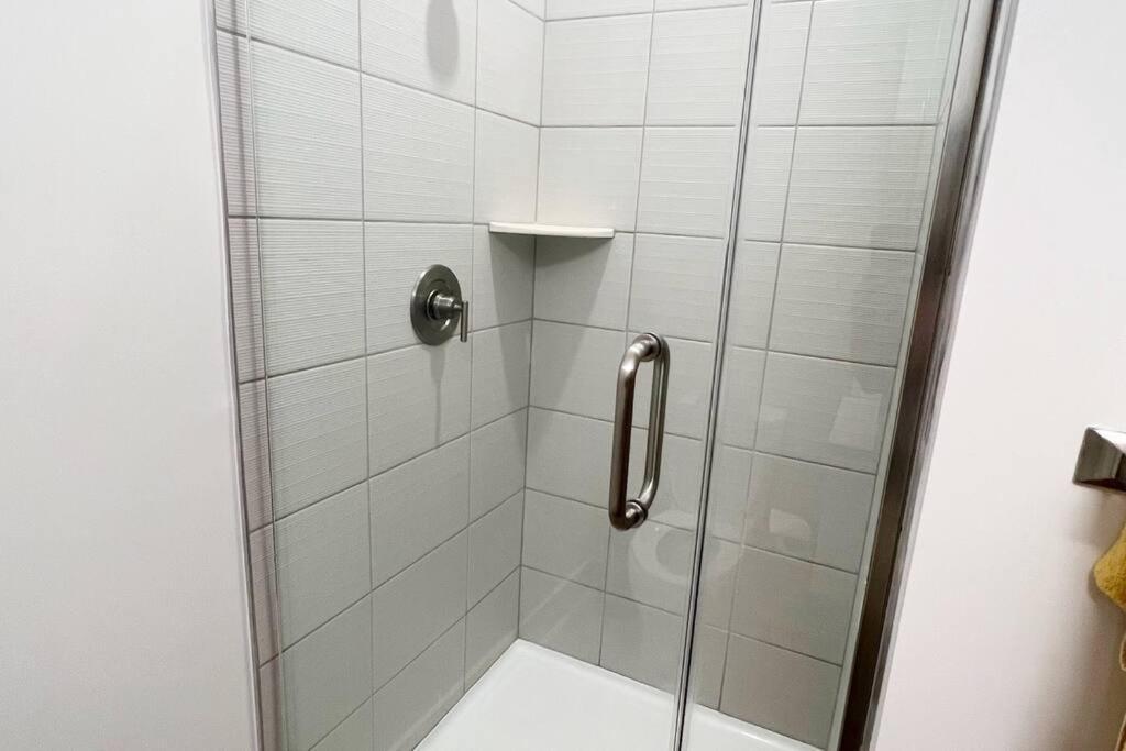Apartment, Queen Bed, Wifi, Kitchen, Washer & Dryer In *