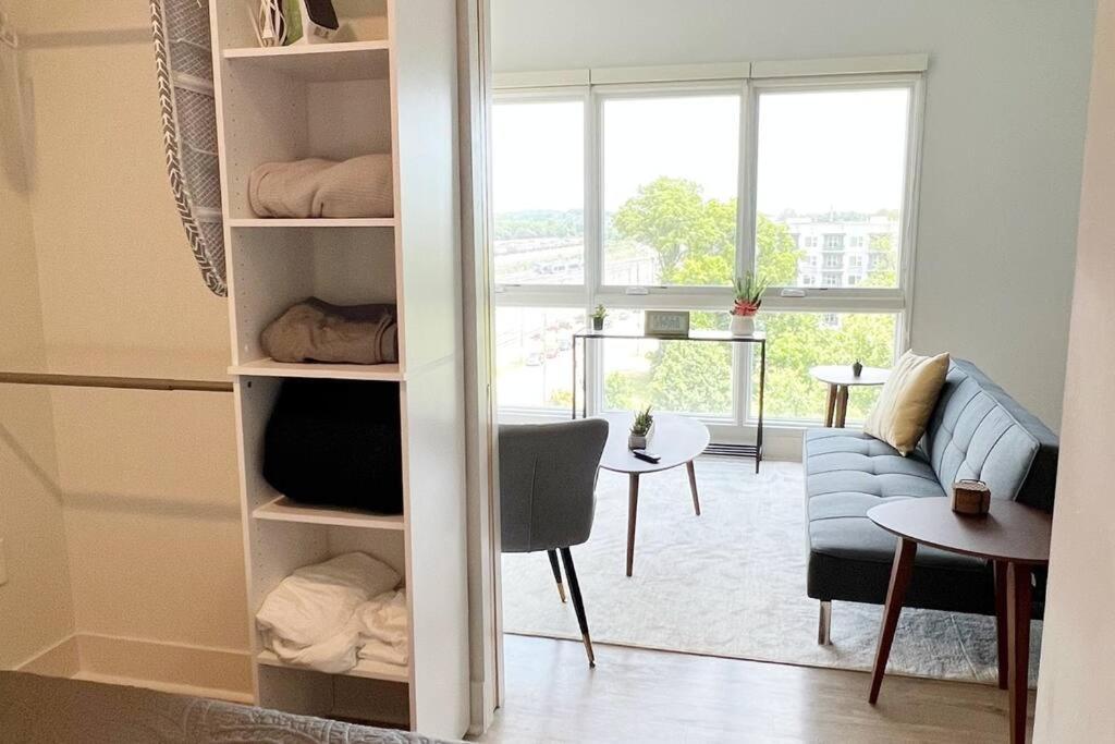 Apartment, Queen Bed, Wifi, Kitchen, Washer & Dryer In Apartment Charlotte