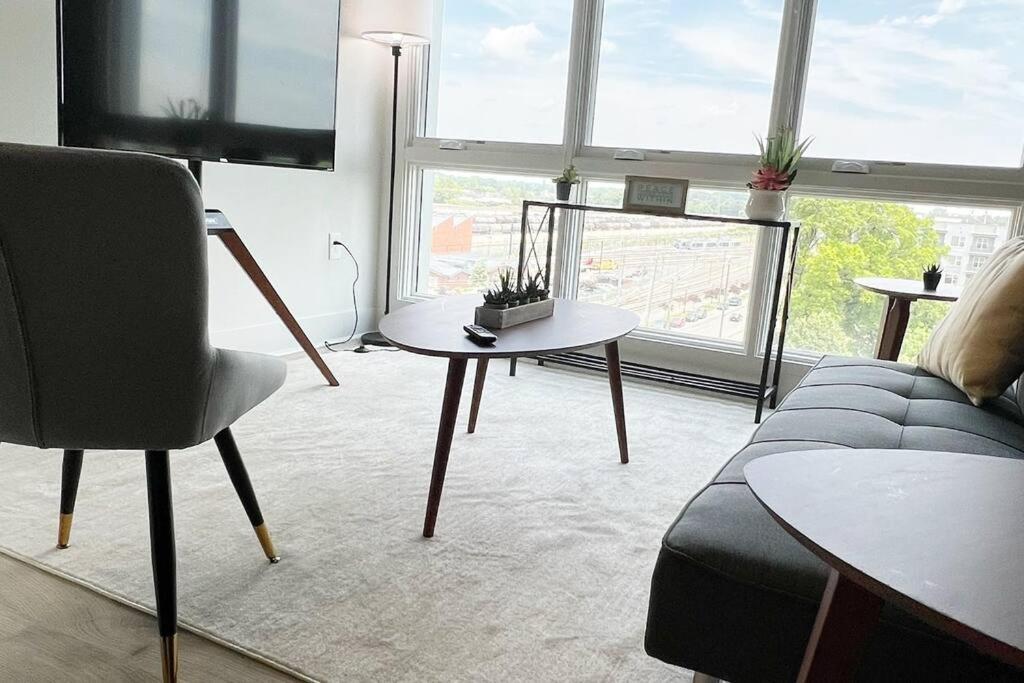 Apartment Apartment, Queen Bed, Wifi, Kitchen, Washer & Dryer In Charlotte