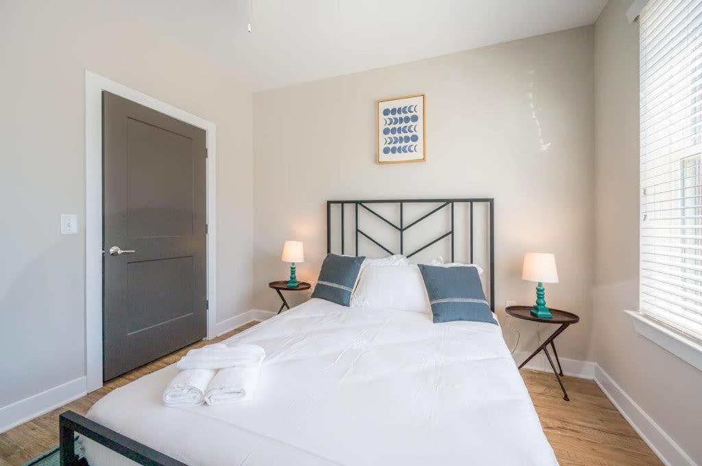 Vibrant And Spacious 1br W Pool Parking And Gym Charlotte