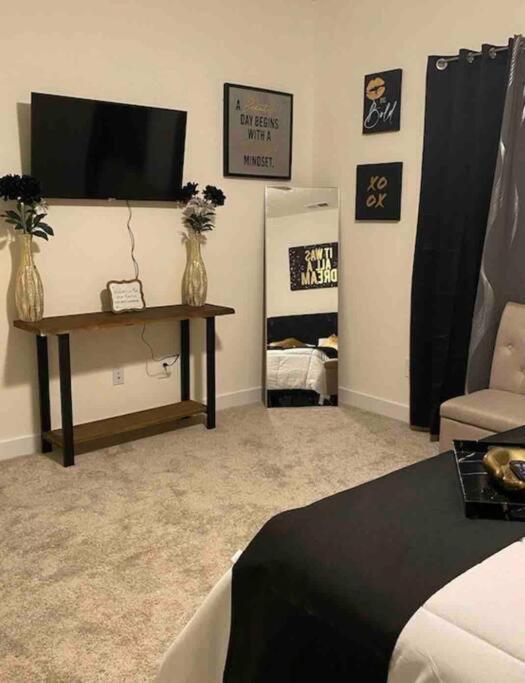 Luxurious 3 Story Townhome Apartment Charlotte