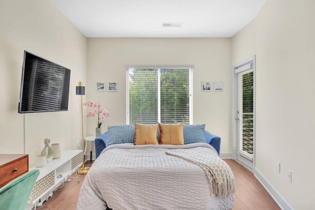 King Bed - Great Walkability To Restaurants Apartment