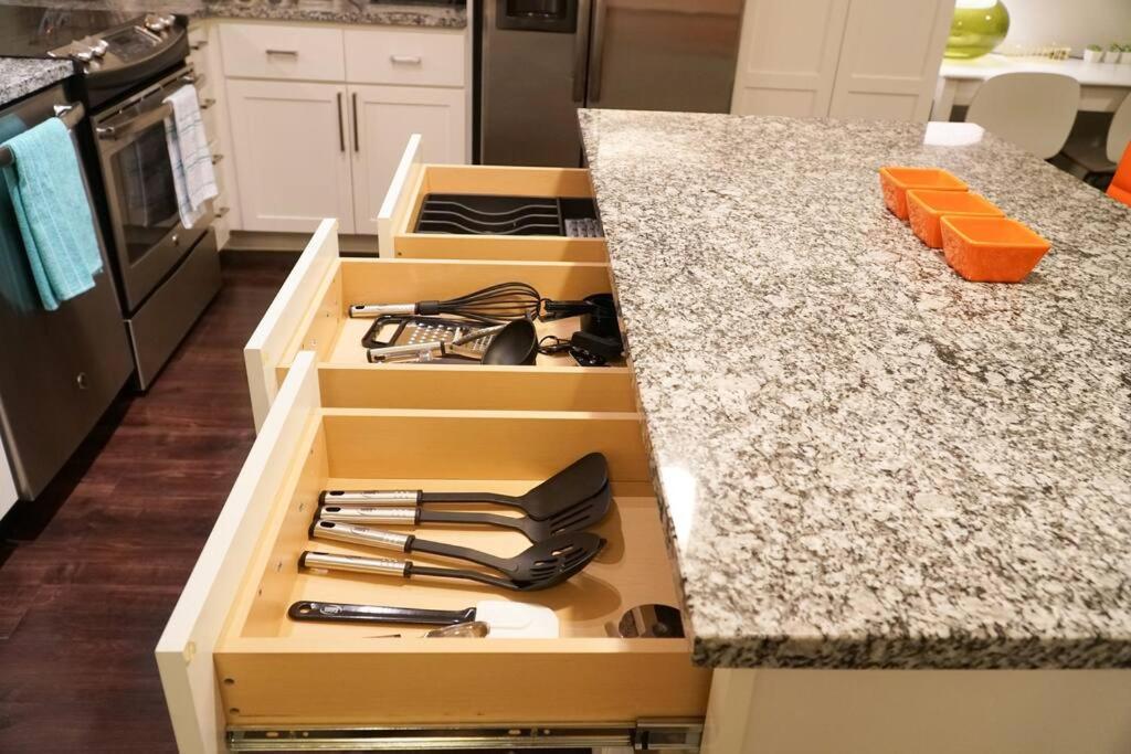 Luxury Dilworth 1br ◉ Near Food, Shops & Greenway