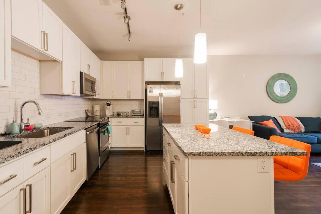 Apartment Luxury Dilworth 1br ◉ Near Food, Shops & Greenway *