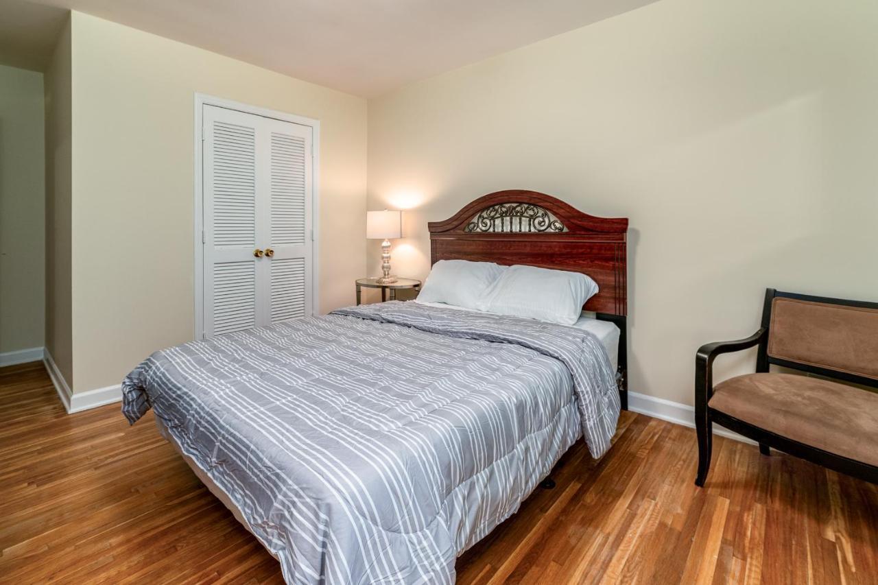 Centrally Located Spacious Abode Holiday home Charlotte