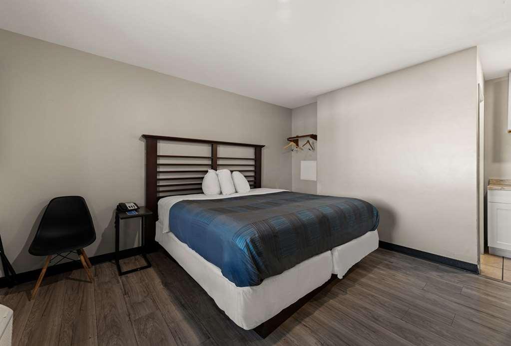 Rodeway Charlotte