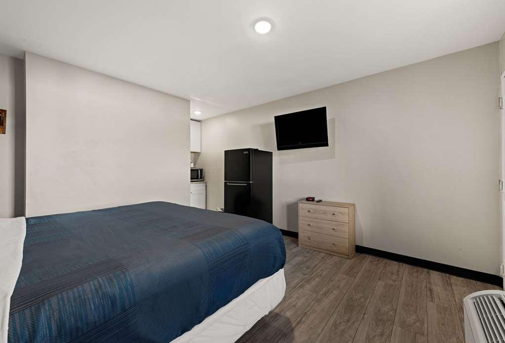 Rodeway Hotel *