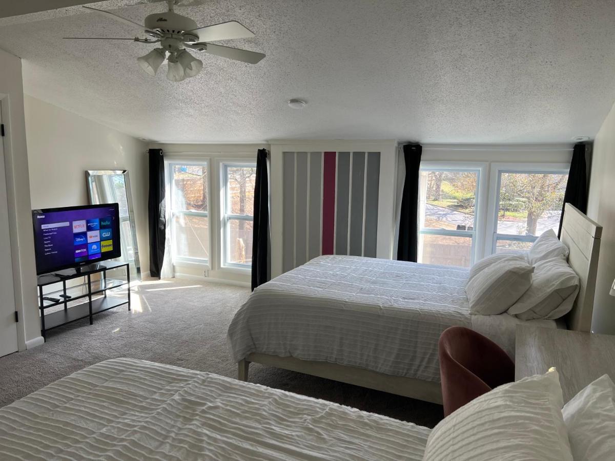 Homestay Large Bedroom With 2 Queen Bed - Not Entire Place