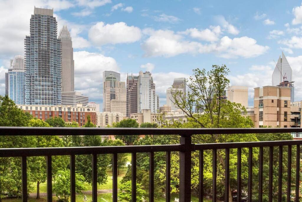 Apartment Dt Charm With Pool,gym,wine,wkspace, Free Parking Charlotte
