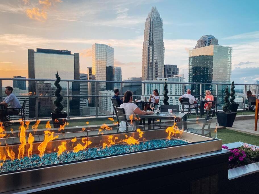 Apartment Dt Charm With Pool,gym,wine,wkspace, Free Parking Charlotte