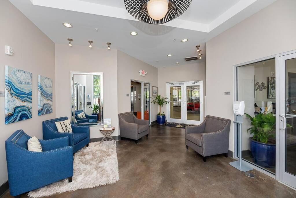 1br Uptown, Pool, Wine, Near Convention Center_311 Apartment