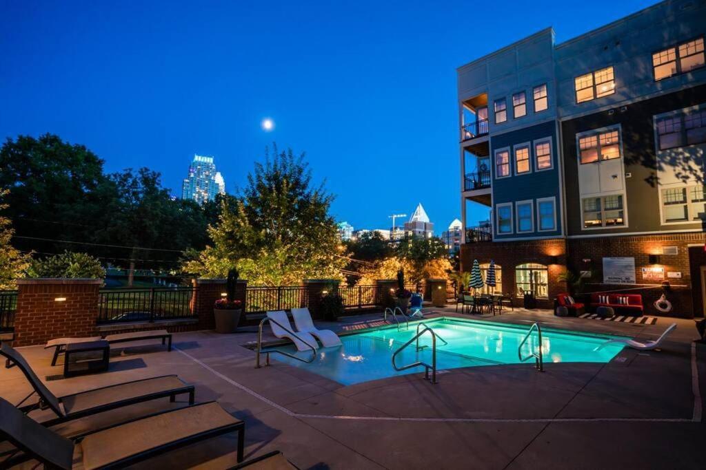 Apartment 1br Uptown, Pool, Wine, Near Convention Center_311 *