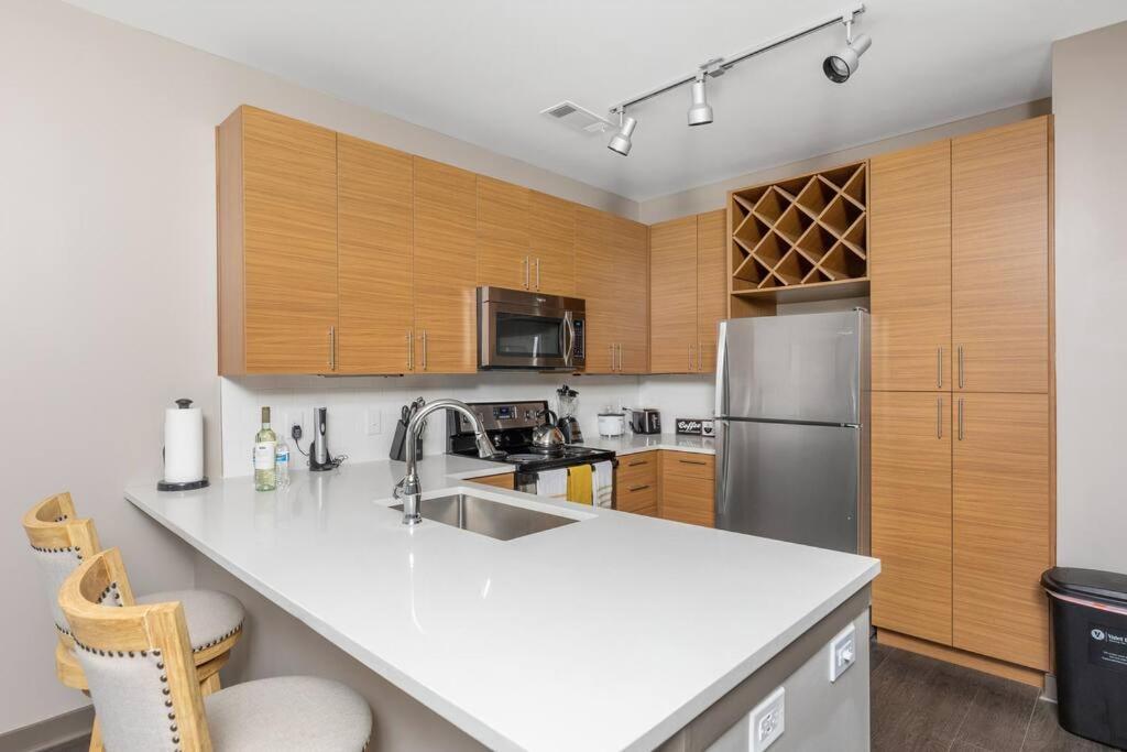 1br Uptown, Pool, Wine, Near Convention Center_311 * Charlotte