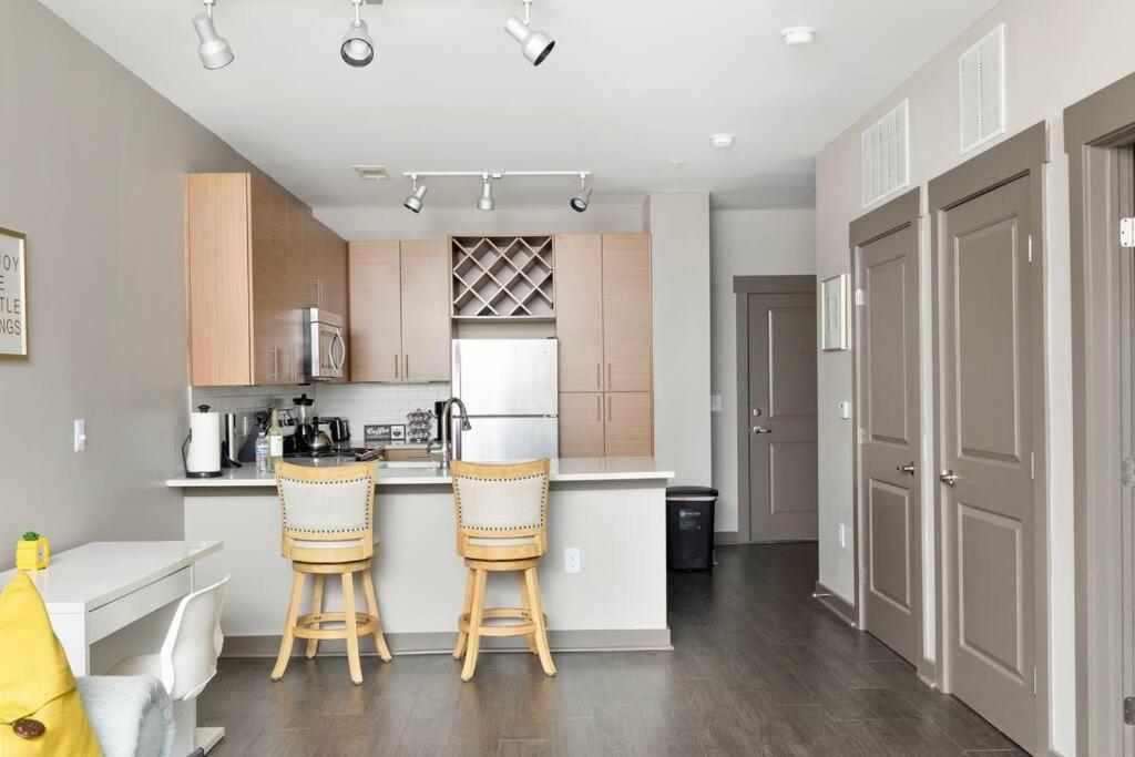 1br Uptown, Pool, Wine, Near Convention Center_311