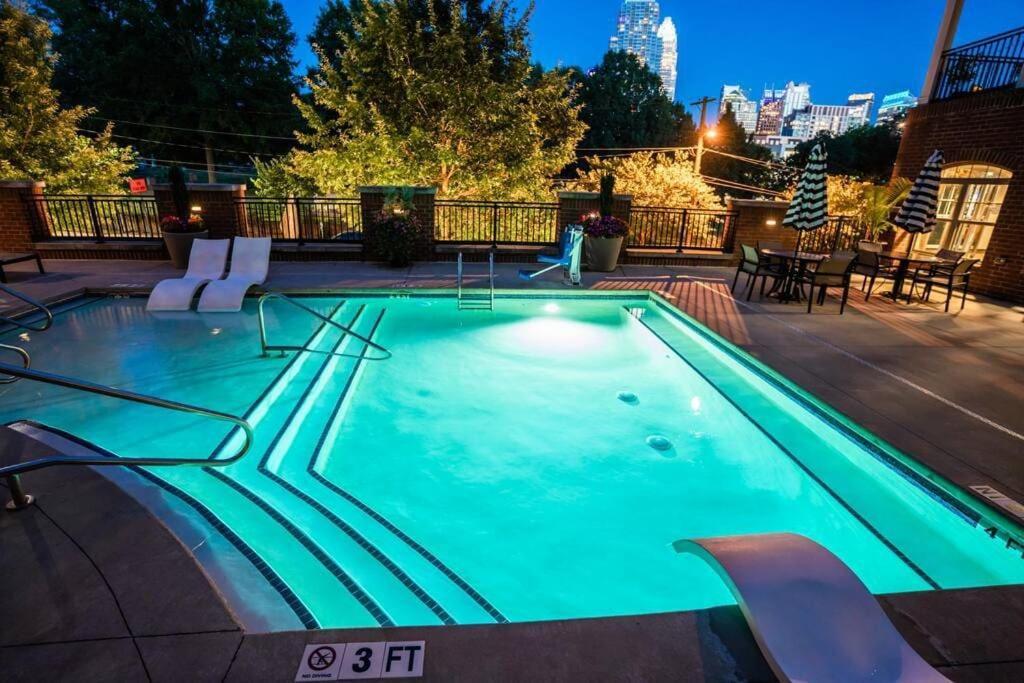Apartment 1br Uptown, Pool, Wine, Near Convention Center_311 *