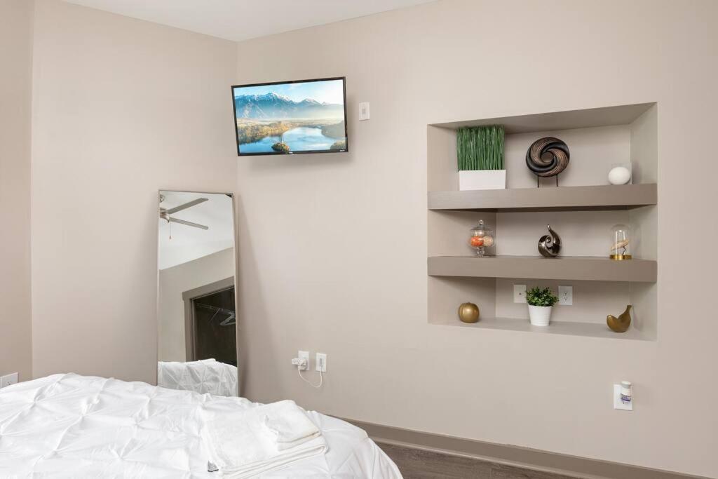 Dt Charm With Pool,gym,wine,wkspace, Free Parking Apartment Charlotte