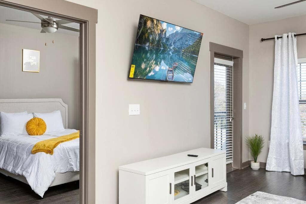 1br Uptown, Pool, Wine, Near Convention Center_311 * Charlotte