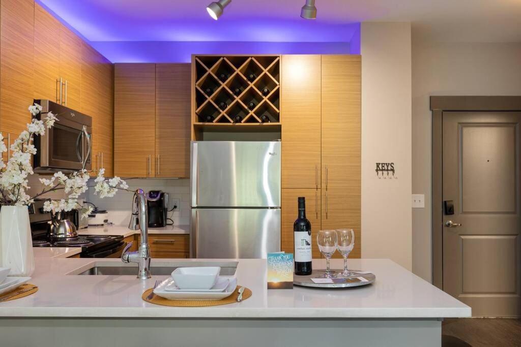 1br Uptown, Pool, Wine, Near Convention Center_311 Apartment