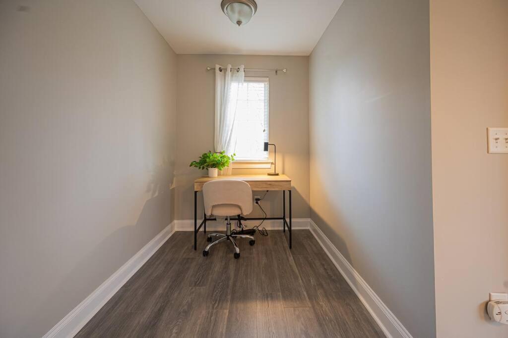 Spacious 2 Bedroom 2 Ba In Apartment *