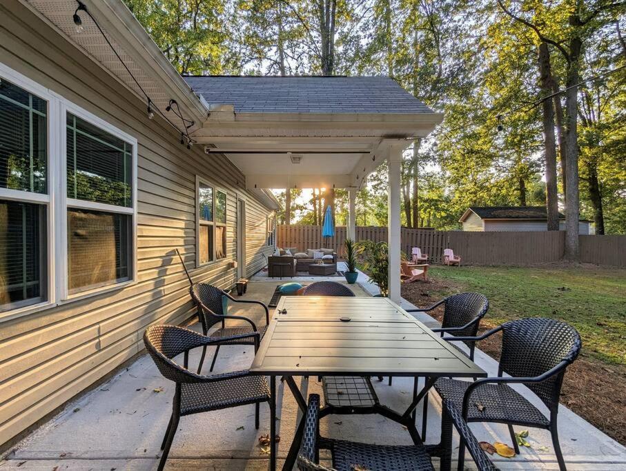 Spacious Family Friendly With Large Fenced In Yard * Charlotte