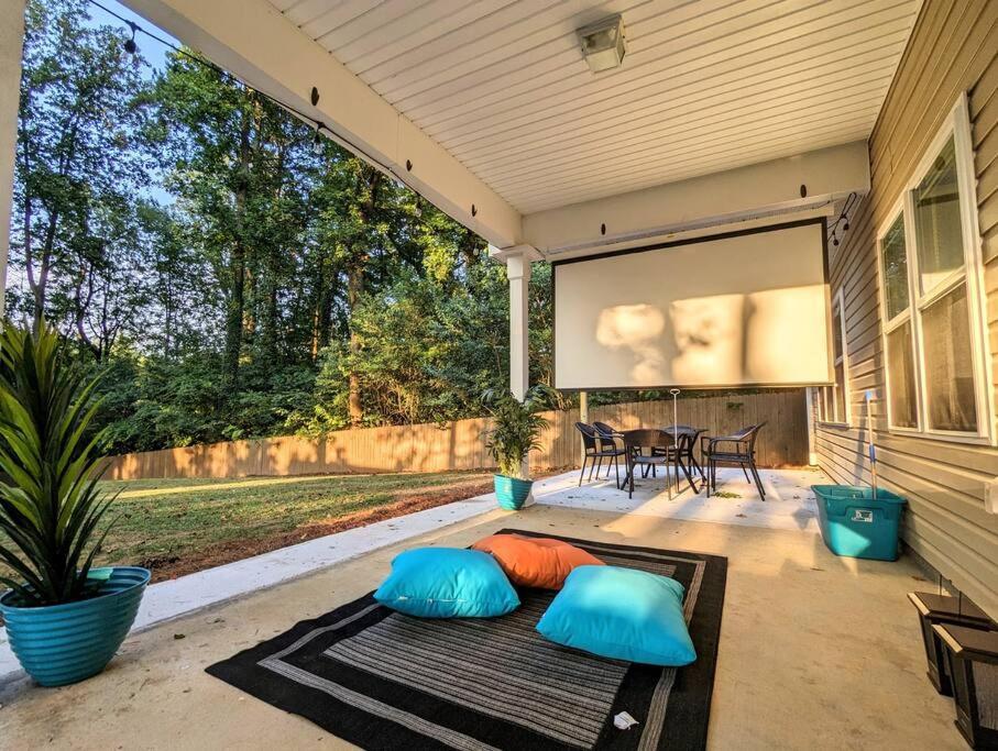 Holiday home Spacious Family Friendly With Large Fenced In Yard Charlotte