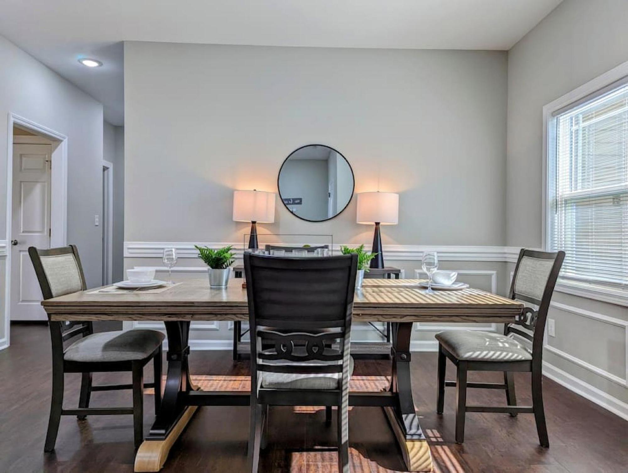 Spacious Family Friendly With Large Fenced In Yard Charlotte
