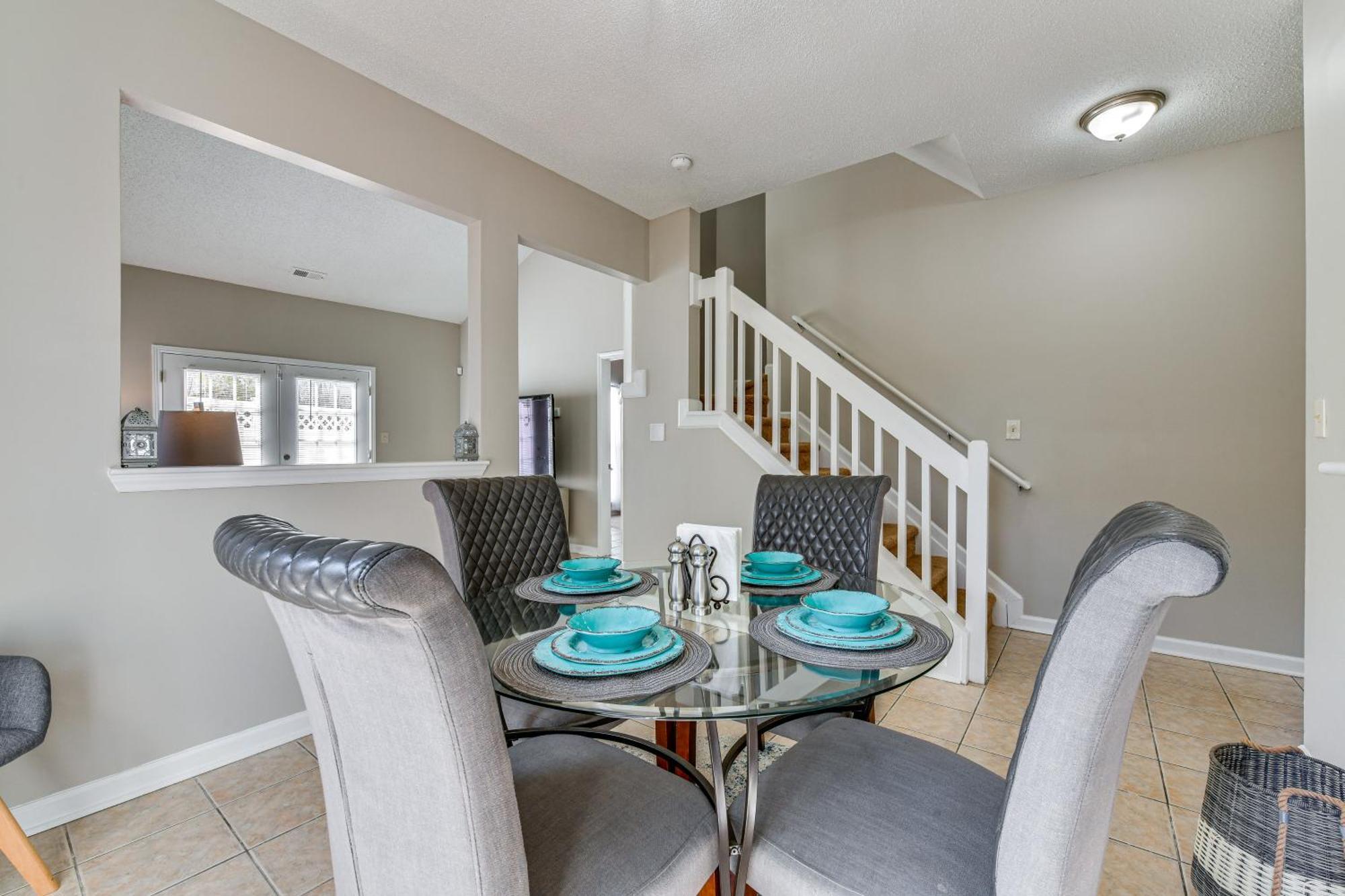 Abode About 9 Mi To Bank Of America Stadium! Holiday home *
