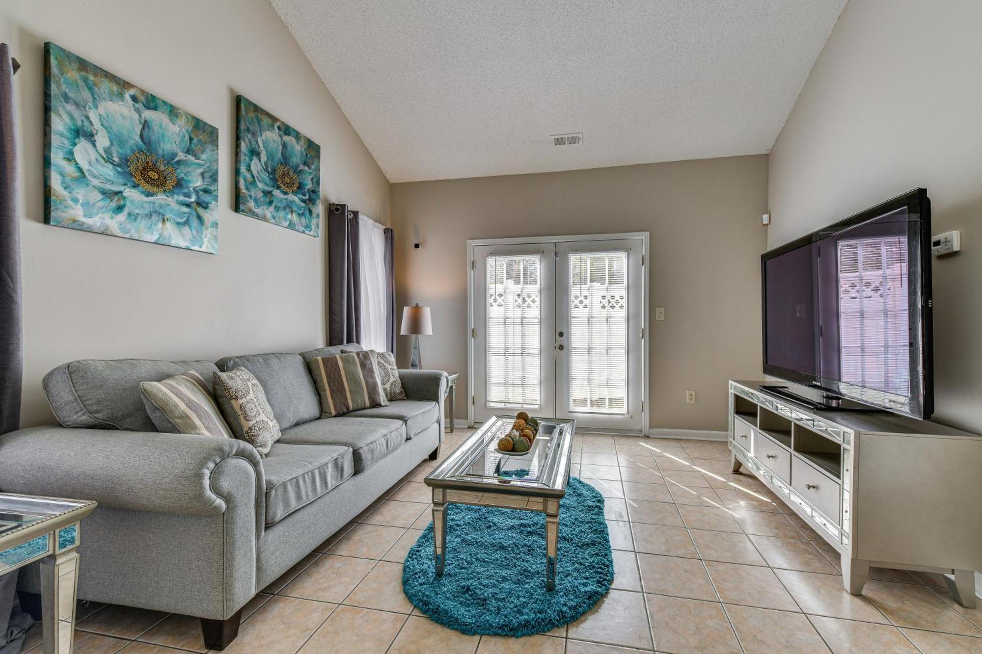 Abode About 9 Mi To Bank Of America Stadium! Holiday home *