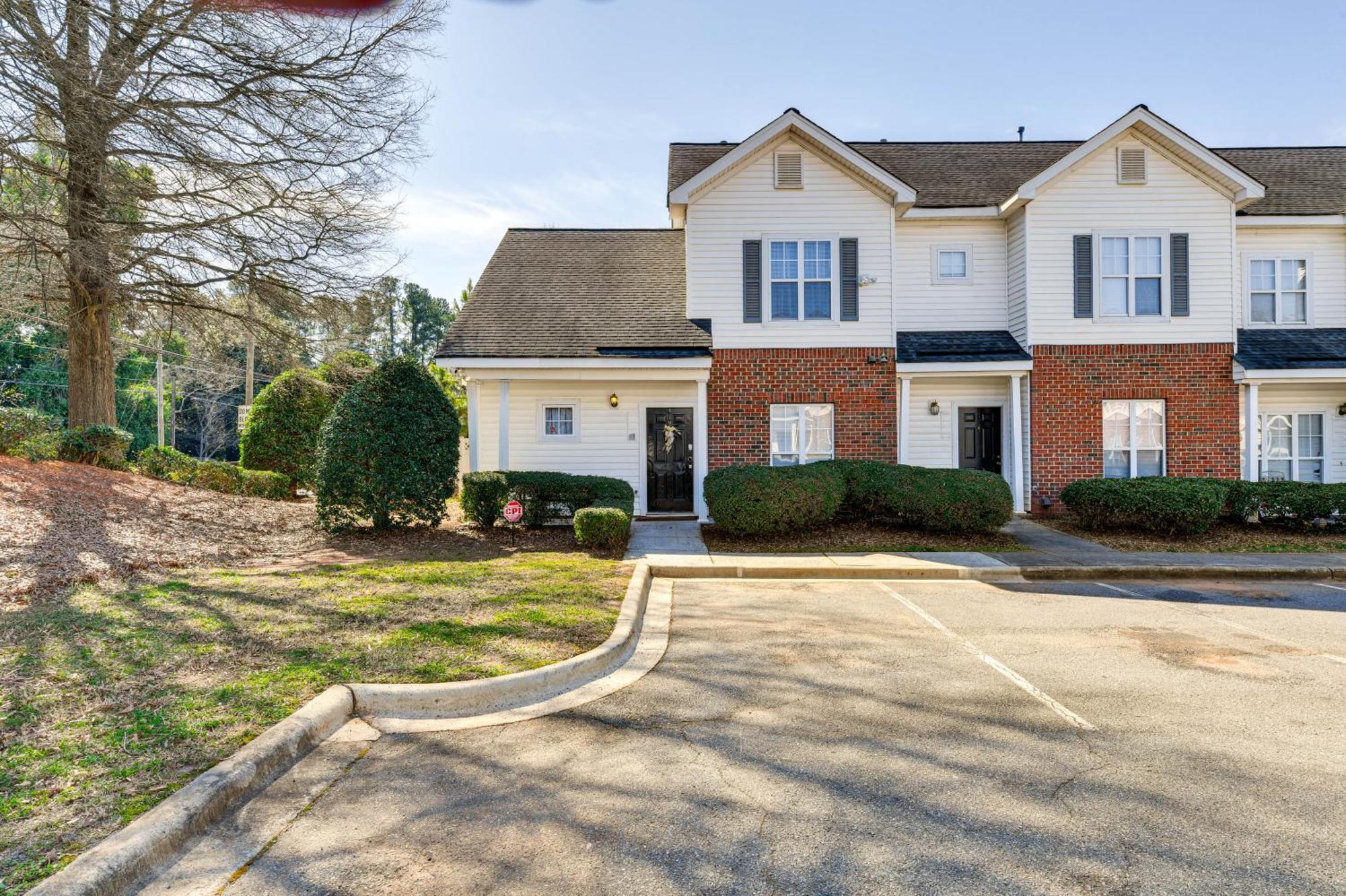 Abode About 9 Mi To Bank Of America Stadium! Holiday home