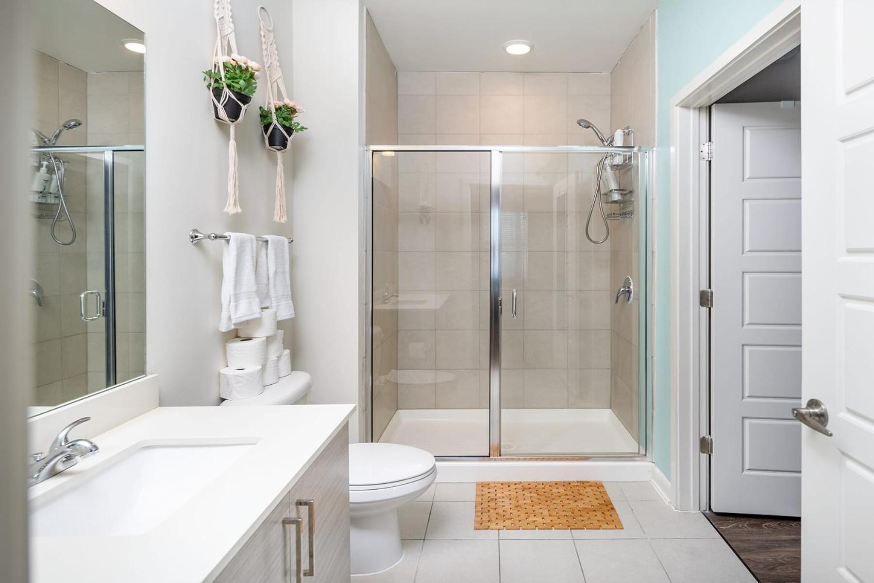 Uptown 4th Ward Luxury Year-round Pool Apartment *