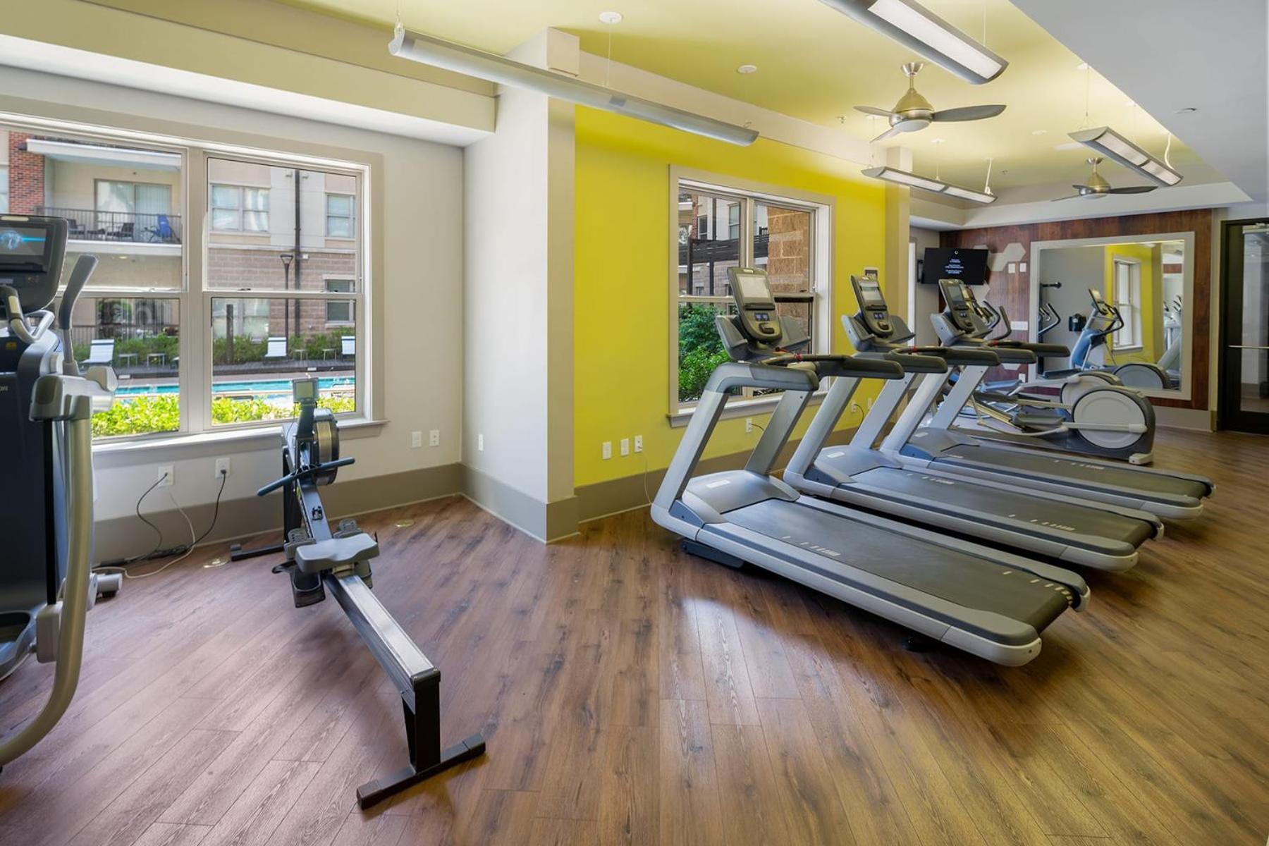 Uptown 4th Ward Luxury Year-round Pool Apartment *