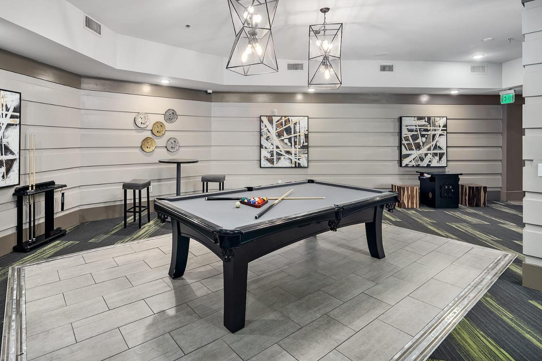 Apartment Uptown 4th Ward Luxury Year-round Pool