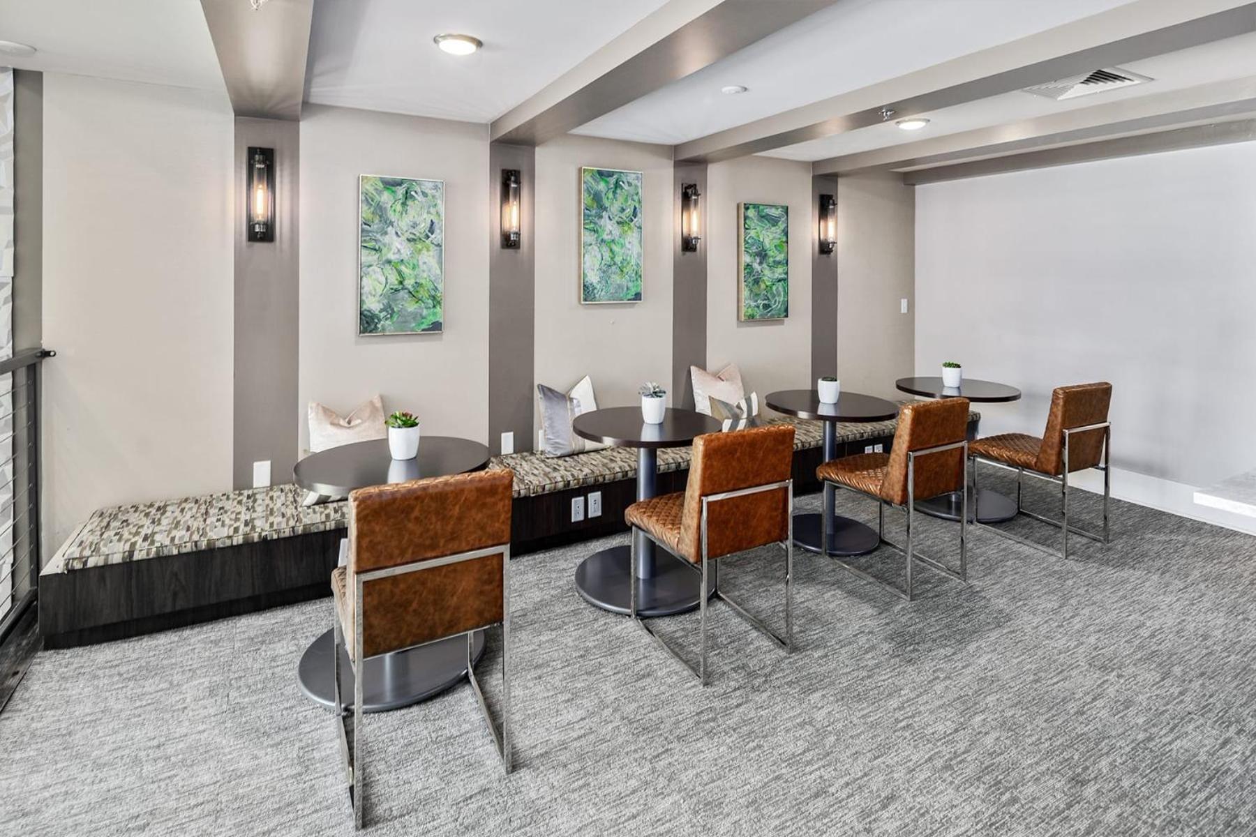 Uptown 4th Ward Luxury Year-round Pool Apartment Charlotte