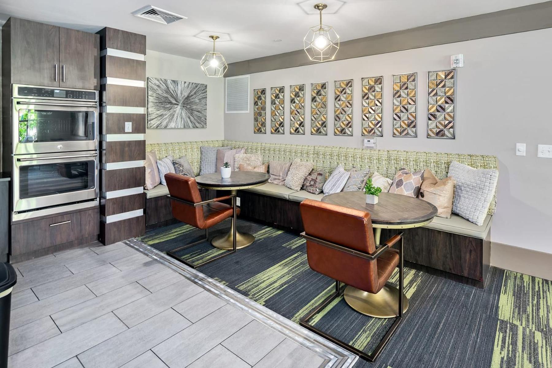Uptown 4th Ward Luxury Year-round Pool Apartment