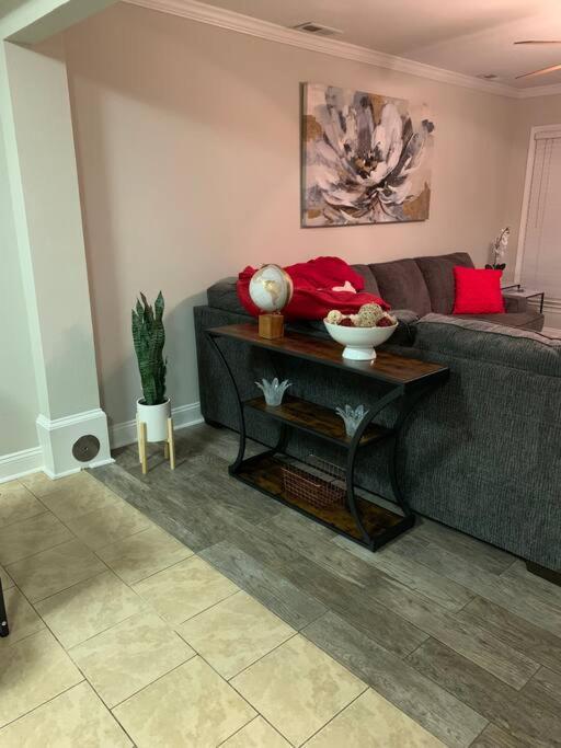 Good Vibe In The Heart Of Plaza/midwood Area Apartment *