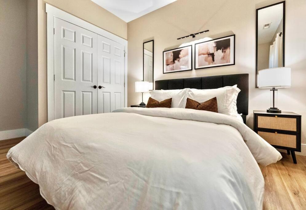 Holiday home Brand New Cozy Modern W/hot Tub+movieroom 7 Min From Uptown Charlotte